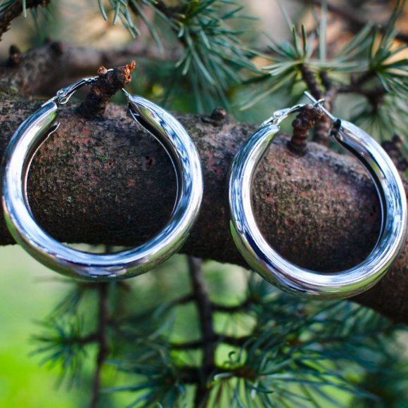 New Large Chunky SILVER simple classic trend hoops - Picture 12 of 13